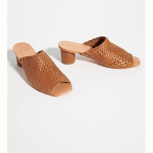 New Either/ OR Tan Woven Leather Heels Sandals Size 9